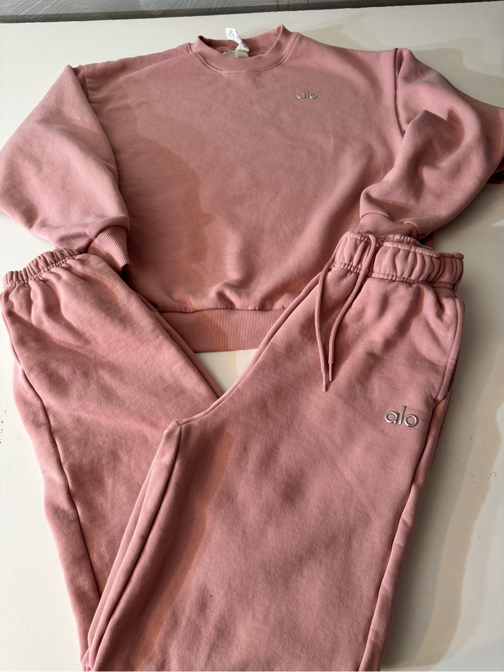 ALO Yoga Rose Pink Sweatshirt & Joggers Set